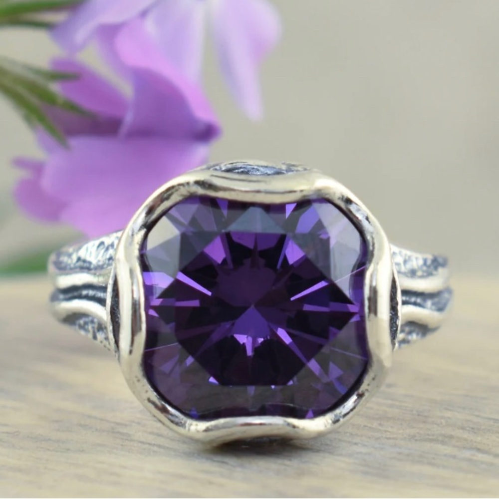 PLUM PERFECT RING size 7